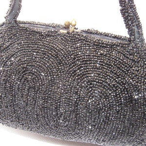 Vintage Black Jet Beaded Evening Bag – 1950s Beaded Handbag with Kiss-Lock Closure – Elegant Art Deco Style Clutch Purse