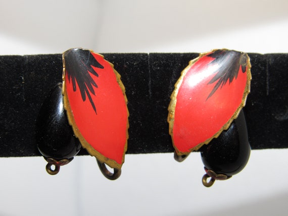 Vintage 1950s Red Enamel and Black Screw Back Ear… - image 2