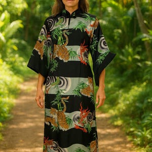 美しいハワイアンパケムードレス、コウモリの羽根がデザインされたティキドレス（レディースサイズS）、フロリダ製シルキーレーヨン、ティキピンアップトップ、アジアンフロッグクロージャー