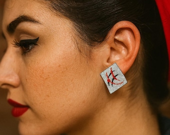 Boucles d'oreilles modernes Mid-Century en émail - Art abstrait des années 1950 en cuivre vissé, rouge et noir sur blanc, 3/4" carré