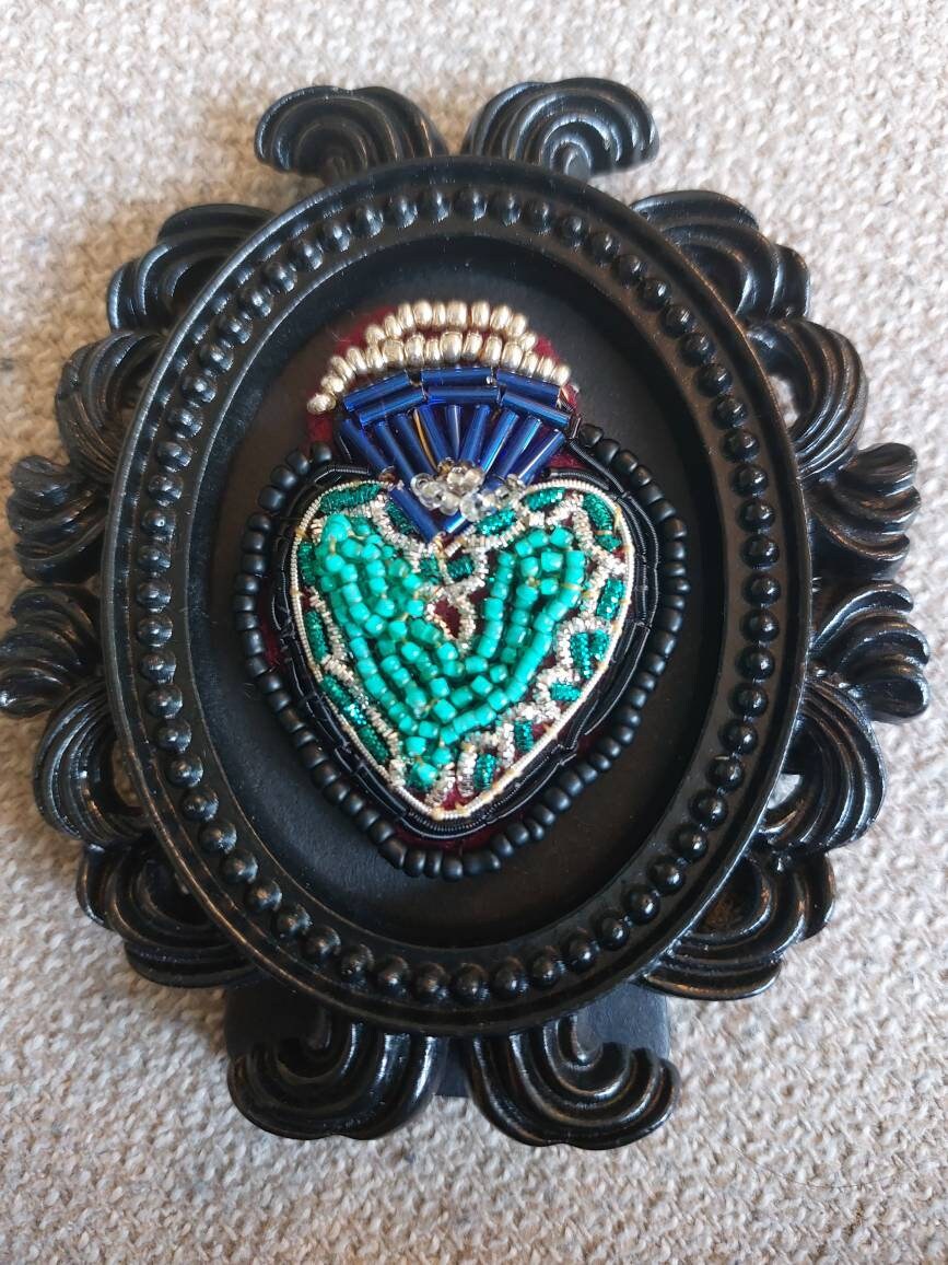 Cadre avec Coeur Ex Voto Brodé de Perles
