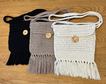 Crocheted crossbody bag with fringe