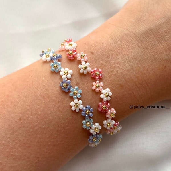 Braccialetto floreale in rosa, blu e viola | Bracciali di perline | braccialetto margherita | bracciale migliore amica | regalo da damigella