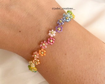 Regenboog bloemenarmband | Kralenarmbanden | handgemaakte armband | Bloemenzigzagpatroon | madeliefje armband