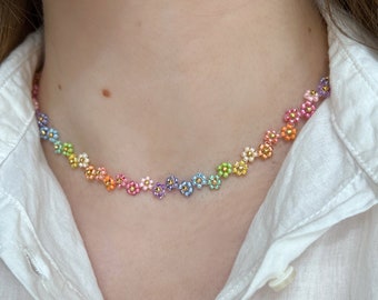 Collana floreale con arcobaleno | Motivo floreale a zig zag | collana di perline | collana margherita | collana ragazza | gioielli floreali