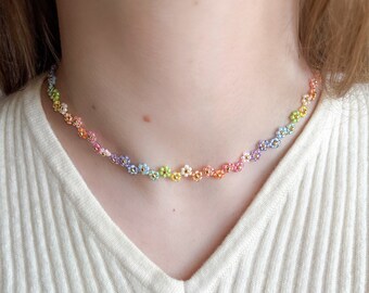 Collana floreale con arcobaleno | Motivo floreale a zig zag | collana di perline | collana margherita | collana ragazza | gioielli floreali