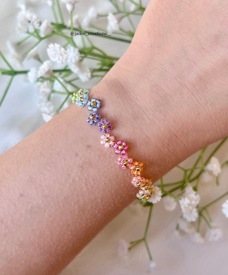 Braccialetto floreale con arcobaleno Bracciali di perline bracciale fatto a mano Motivo floreale a zig zag braccialetto margherita immagine 3