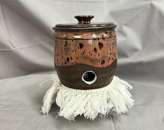 Stoneware Garlic Keeper, Farmhouse Kitchen Gadget, Kitchen Storage Jar