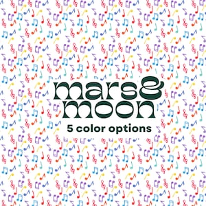 Op de afbeelding: Witte achtergrond met een herhaald patroon van kleurrijke muzieknoten. De tekst "mars & moon" in donkergroen is gecentreerd, met "5 color options" eronder.