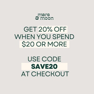 Puede incluir: Un gr&aacute;fico verde y blanco con el texto "mars & moon" y el texto "GET 20% OFF WHEN YOU SPEND $20 OR MORE USE CODE SAVE20 AT CHECKOUT"
