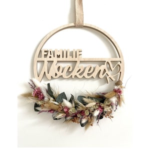 Personalized door wreath with dried flowers - wooden wreath with family name for the front door - spring decoration for the house entrance