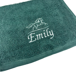 Serviette cheval personnalisée avec nom ou texte brodé, serviettes brodées personnalisées, essuie-mains, serviettes de bain image 1