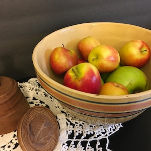 Ribbed Yellow ware Pottery Bowl with Blue and Pink stripes McCoy Vintage Primitive Farmhouse Dough bowl