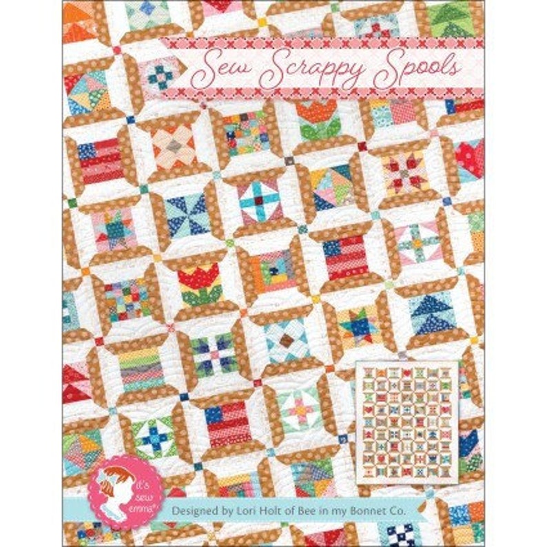 Puede incluir: Patr&oacute;n de acolchado Sew Scrappy Spools con un dise&ntilde;o de patchwork colorido con una variedad de telas y colores. El patr&oacute;n incluye un diagrama de los bloques de acolchado.