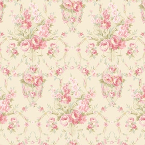 Puede incluir: Patrón floral repetido con rosas rosas y otras flores sobre un fondo crema. El diseño incluye elementos decorativos y curvos. El estilo es vintage y romántico, ideal para papel pintado o tela.