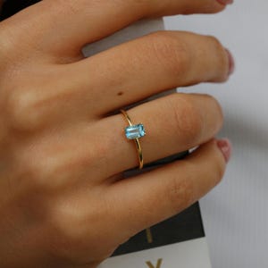 Smaragdschliff Blautopas 14K Gold Ring, handgemachter Schmuck