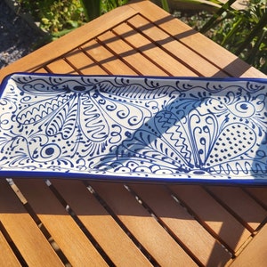 Hand-Painted Spanish Pottery Platter: Blue and White Serving Plate