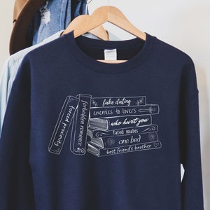 Bluza Book Tropes, Czytelnik romansów, Prezent dla miłośnika książek, Sweter książkowy, Bluza Smut, Sweter Spicy Books, Książka fantasy zdjęcie 1