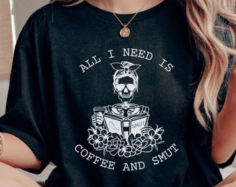 Kaffee und Smut Shirt, Romantik Reader Tshirt, Geschenk für Buchliebhaber, Buchliebhaber Shirt, Smut Shirt, Spicy Bücher Shirt, Leseshirt, Homebody