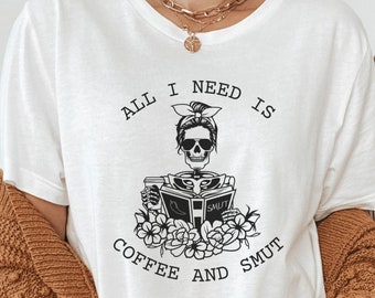 Kaffee und Smut Shirt, Romantik Reader Tshirt, Geschenk für Buchliebhaber, Buchliebhaber Shirt, Smut Shirt, Spicy Bücher Shirt, Leseshirt, Homebody