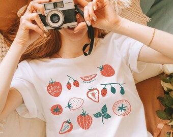 Camisa de fresa, camiseta de bayas Cottagecore, camisa de jardín botánico, camiseta de forraje, amante de la naturaleza, regalo para agricultores, camisa de jardinería, camisa foodie