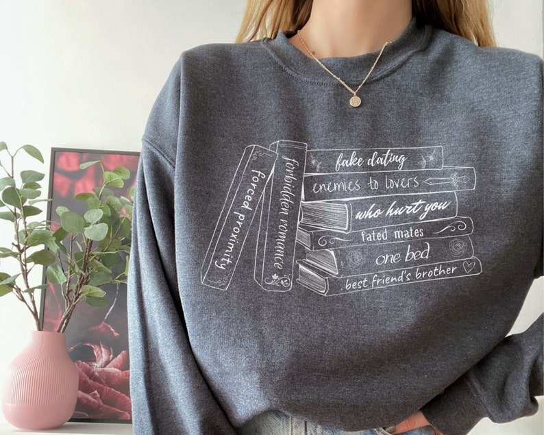 Bluza Book Tropes, Czytelnik romansów, Prezent dla miłośnika książek, Sweter książkowy, Bluza Smut, Sweter Spicy Books, Książka fantasy zdjęcie 6