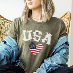 USA ダメージ加工 国旗 シャツ T シャツ、独立記念日シャツ、愛国的なシャツ、USA シャツ、アメリカ シャツ、彼女へのギフト、かわいい USA シャツ
