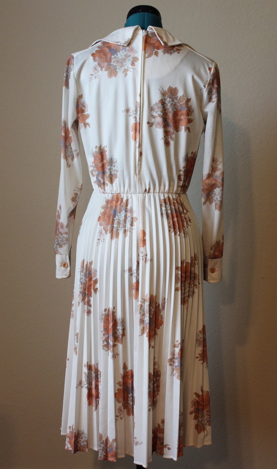 70's Pleated Floral Dress - image 7