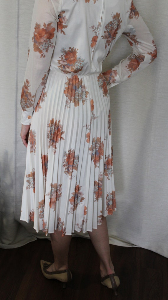 70's Pleated Floral Dress - image 5