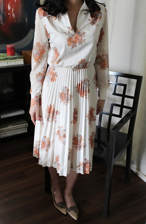 70's Pleated Floral Dress - image 3