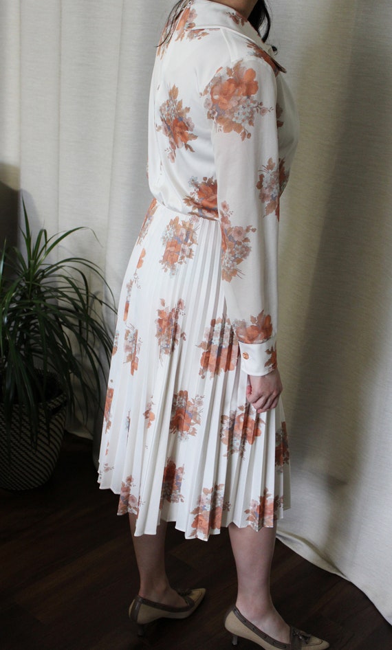 70's Pleated Floral Dress - image 4