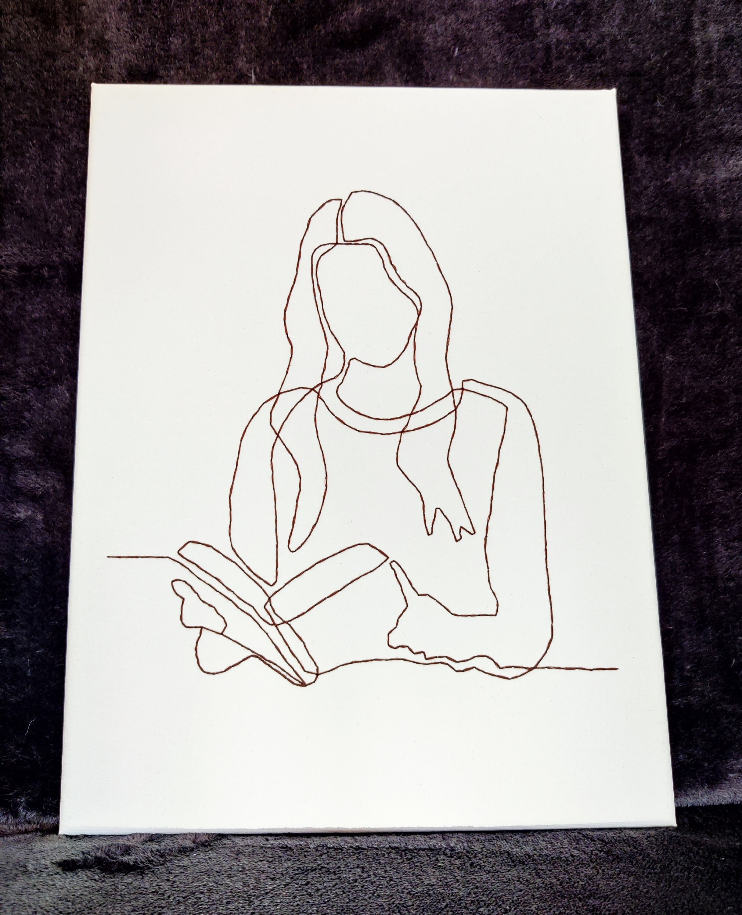 Broderie Femme Qui Lit