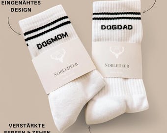 NobleDeer® Premium Sokken DOGDAD & DOGMOM | Hond | Cadeau voor hondenbezitters | Geborduurd | Witte tennissokken met motief | Retro tennissokken