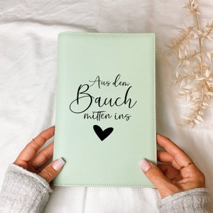 U-Heft und Impfpass Hülle MITTEN INS HERZ | Schutzhülle mit Namen | Geschenk für Geburt Jungen & Mädchen