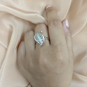 Exquisiter 925 Sterling Silber Ring | Handgefertigte Kunstfertigkeit | Silber Blumen Ring | AAA + Zirkonia Ring, hypoallergen, perfekte Geschenkidee
