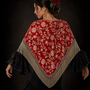 Röd spansk crêpesjal med broderi | Triangulär manilasjal | Lämplig för mässor, flamenco och evenemang. Unikt exemplar.