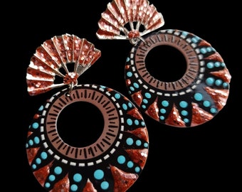 Typical multicolored flamenco earrings with resin and glitter.