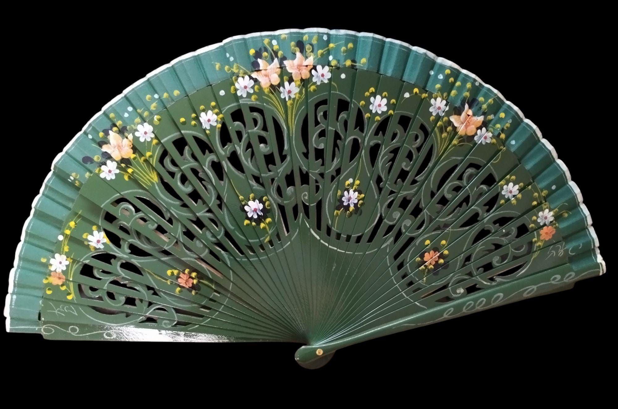 Spanish fan made of openwork wood and fabric. In leaf green. Handmade and hand-painted.