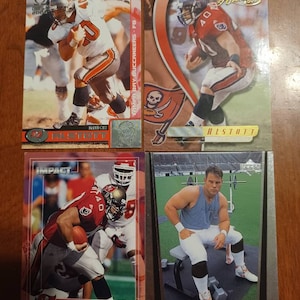 8 Tampa Bay Bucccaneers Mike Alstott football trading cards.
