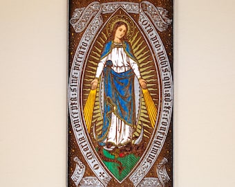Nuestra Señora de Gracia, Mini cuadro de madera coloreado a mano y grabado con láser, 8,25 x 14,6 cm, Grabado y coloreado a mano en EE. UU.