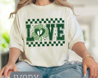 Chemise révélateur de grossesse subtile pour la Saint-Patrick, cadeau nouvelle maman, t-shirt couleurs confort, cadeau de baby shower, première fête des mères, grossesse chrétienne