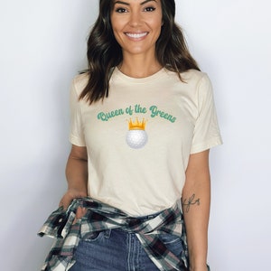 女性用グリーンの女王シャツ、女性用かわいいゴルフグラフィックTシャツ、女性用ゴルフをテーマにしたグラフィックTシャツ、ゴルフをする女の子、ゴルファーへのギフト