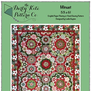 Peut inclure: Un modèle de courtepointe pour une courtepointe Minuet, mesurant 135 cm sur 155 cm. Le modèle de courtepointe présente un schéma de couleurs rouge, vert et blanc avec un motif géométrique. Le modèle est conçu par Leslie Guyton et est disponible à l'achat chez DartyKite PatternCo.