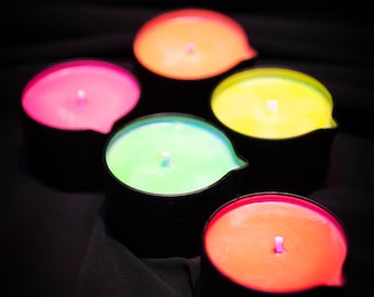 Candela al neon in una scatola di latta