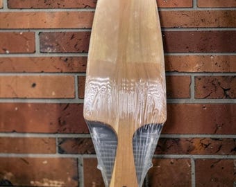 Tagliere personalizzato in legno di acacia con manico e coltello per il pane