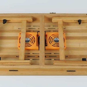Jättestort knäbord i bambu med USB-fläkt. Bärbart sängbord med vinklingsbar topp. bild 6