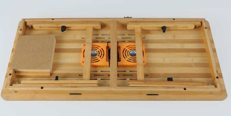 Jättestort knäbord i bambu med USB-fläkt. Bärbart sängbord med vinklingsbar topp. bild 6
