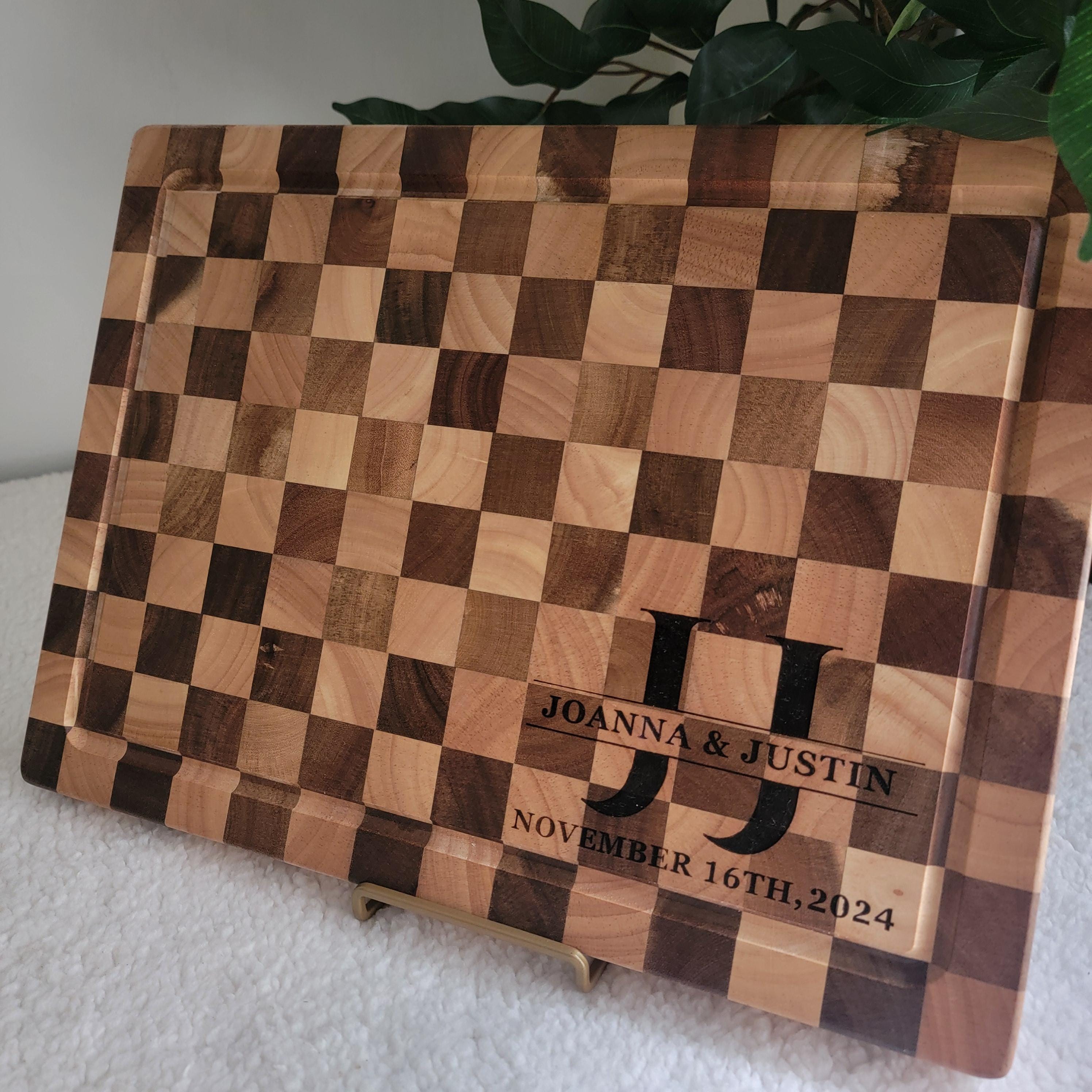手作りのチェック柄カッティングボード。木口木目のブッチャーブロック