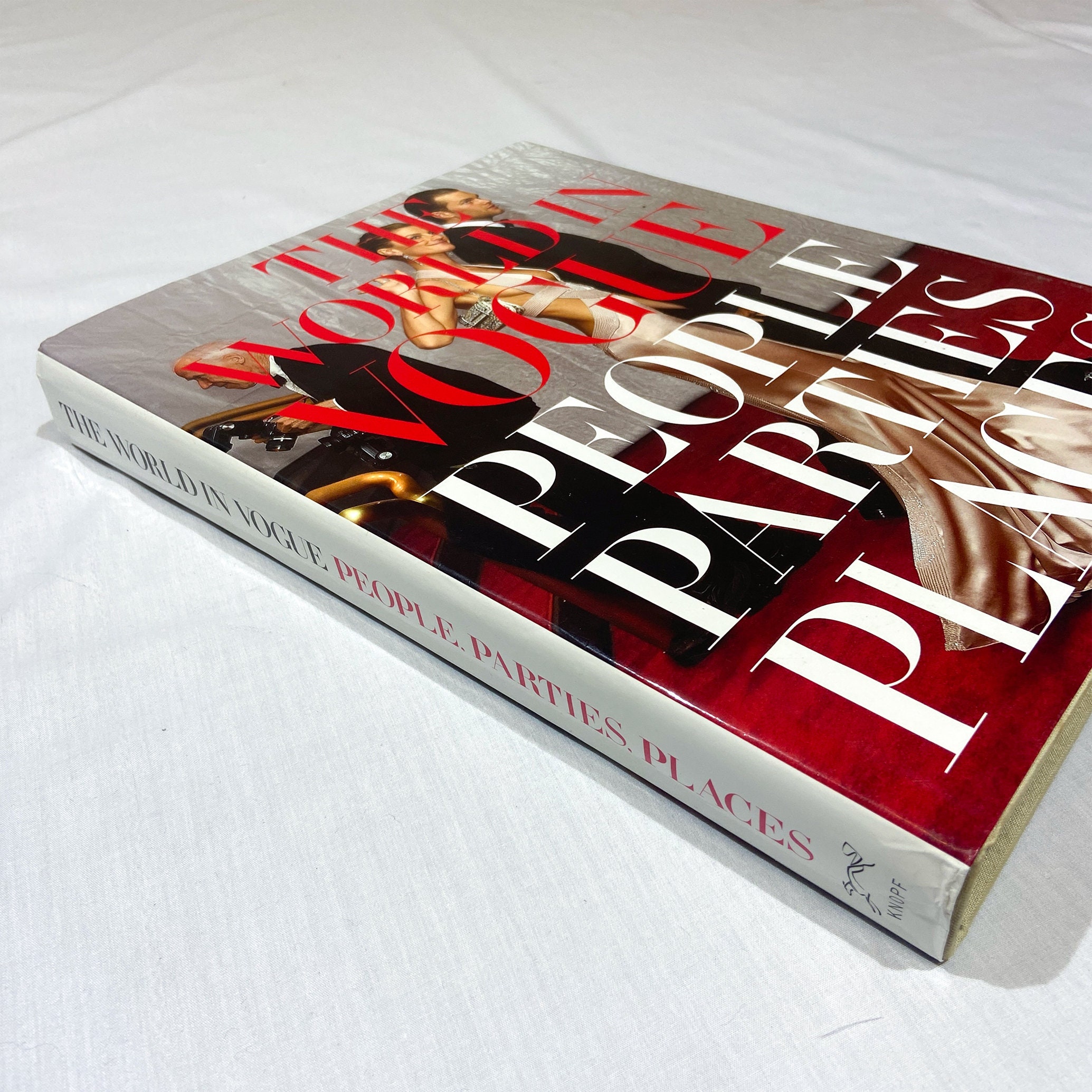 洋書 THE WORLD IN VOGUE PEOPLE PARTIES PLACES THE WORLD IN VOGUE - People, Parties, Places by Alexandra