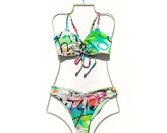Vintage Graffiti Bikini Set – Oberteil Zoe & Hose Josephine | Einstellbar Bikini | Freche High Waist Bademode | Handgefertigt in LA